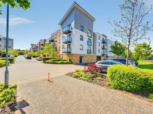 Flat for sale in Monks Orchard, Kent