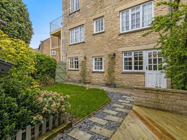 Flat for sale in Chesterton, Fossebridge