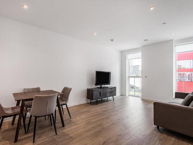 Flat for sale in Bromley-by-Bow, Poplar Grove