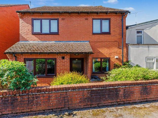 Flat for sale in Woodloes Park, Green Close