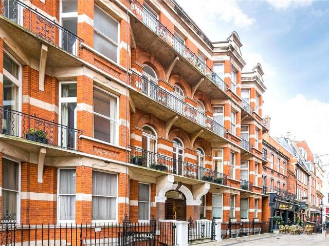 Flat for sale in South Kensington, Greater London