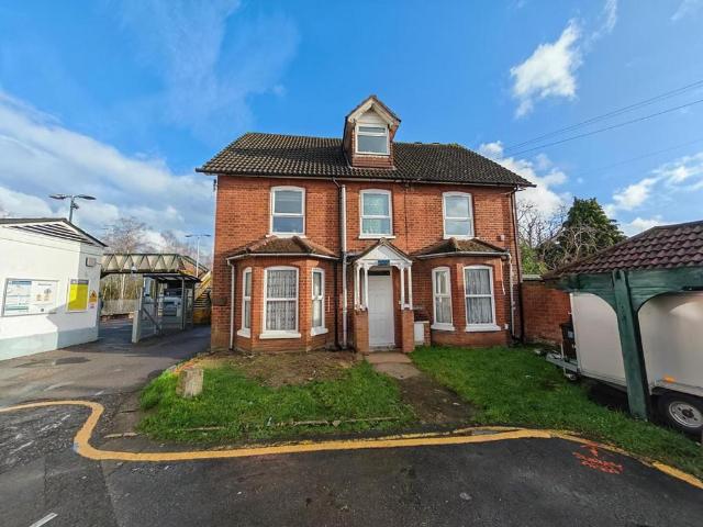 Flat for sale in Woodley