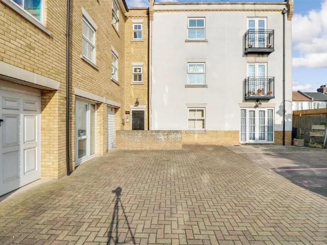 Flat for sale in Kursaal Estate, Alton Barnes