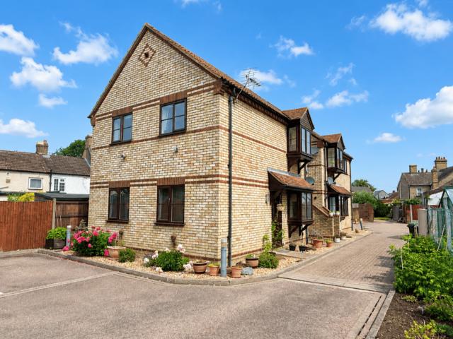 Flat for sale in Arlesey, Bedfordshire