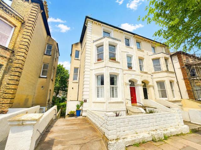 Flat for sale in Brunswick