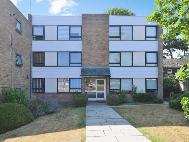 Flat for sale in Kings Hill, Colliers End