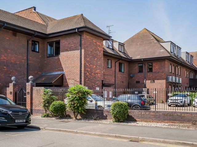 Flat for sale in Blackhills, Surrey