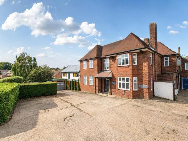 Flat for sale in Widmore, Greater London