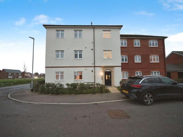Flat for sale in Houghton Regis, Bedfordshire