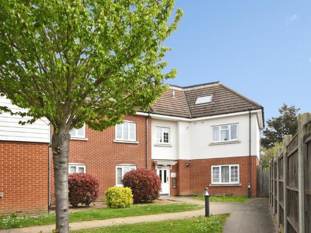 Flat for sale in Ardleigh Green, Greater London