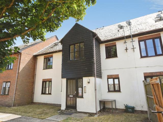 Flat for sale in Chipping Hill, Essex