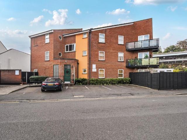 Flat for sale in Bromley Park, Greater London