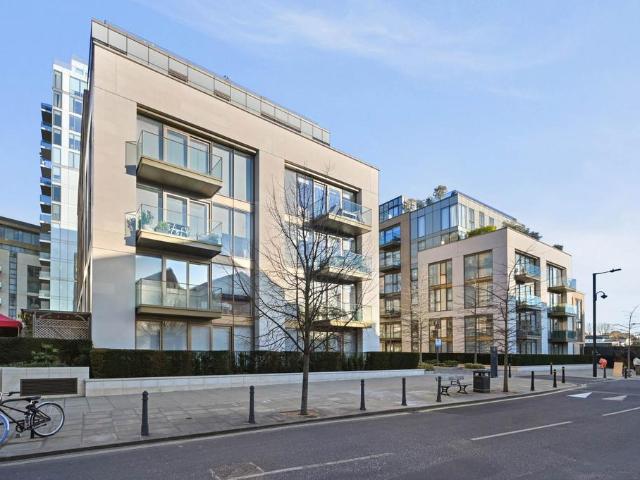 Flat for sale in West Kensington, Greater London