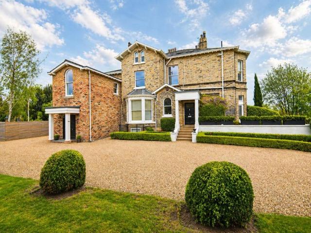 Flat for sale in Alderley Edge