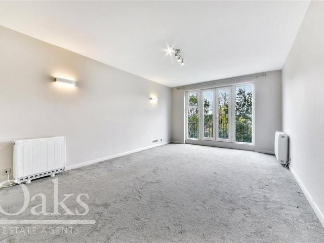 Flat for sale in Tulse Hill, Greater London