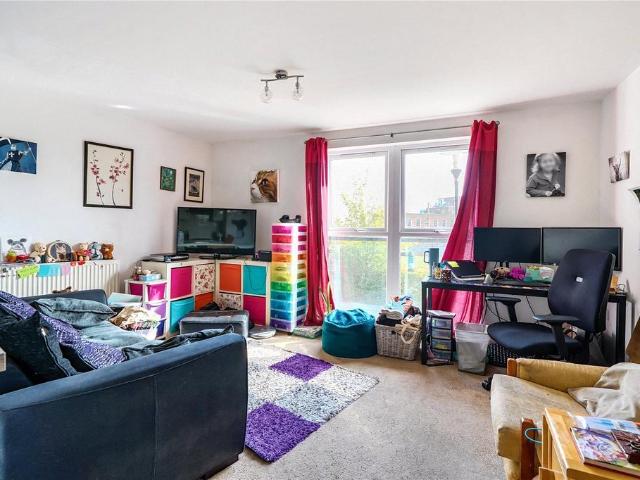 Flat for sale in Pachesham Park, Surrey