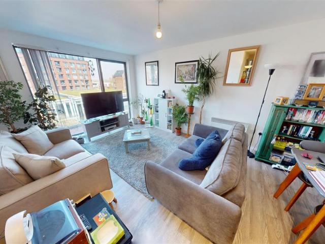 Flat for sale in Georgia, Greater Manchester