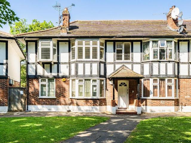 Flat for sale in Leyton, Greater London