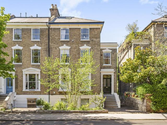 Flat for sale in London Borough of Lewisham, New Cross