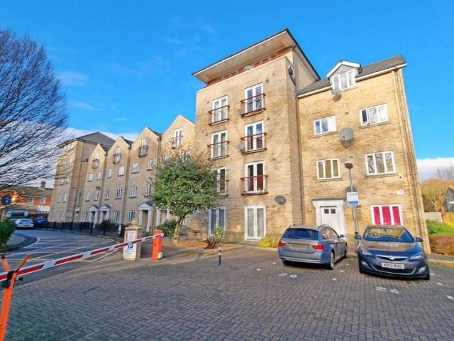 Flat for sale in Key Street, Suffolk