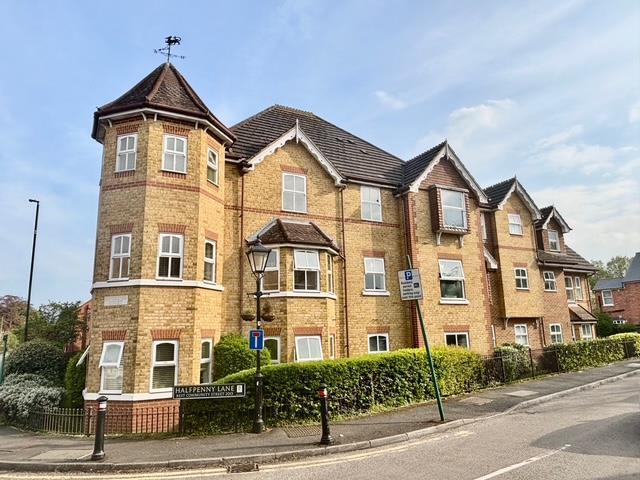 Flat for sale in Sunningdale