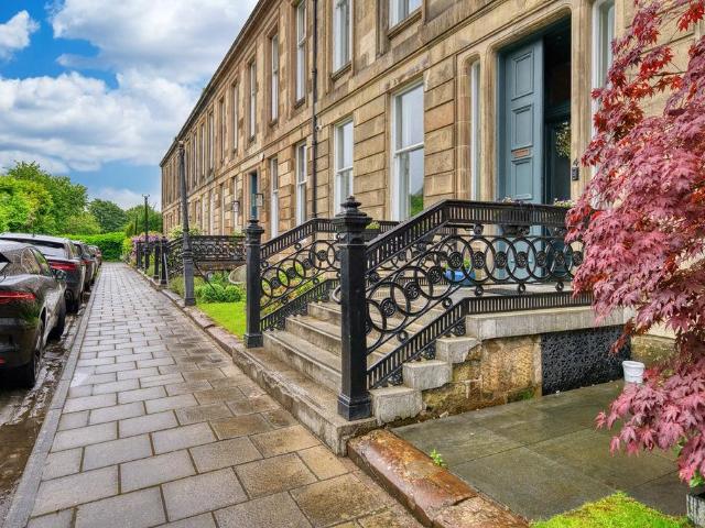 Flat for sale in Kelvinside, Scotland