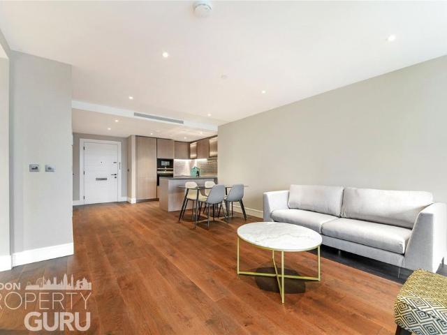 Flat for sale in Clapham Junction, Greater London