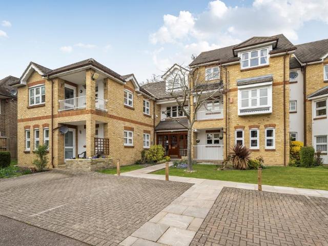 Flat for sale in Little Stanmore, Greater London