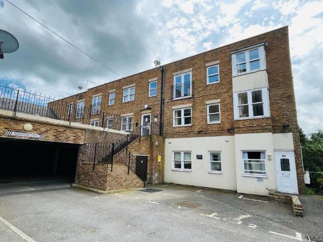 Flat for sale in East Cliff, Acol