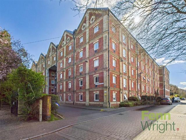Flat for sale in Mistley, Dale Hill