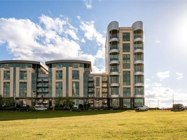 Flat for sale in Newhaven, Leith