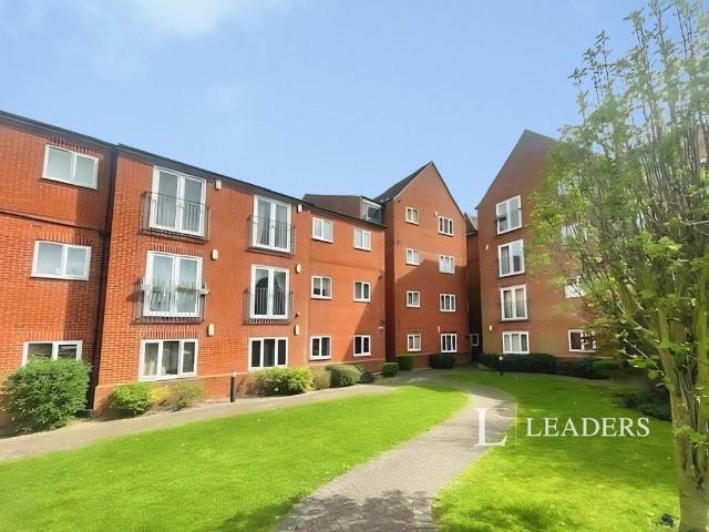 Flat for sale in Potters Corner, East Midlands
