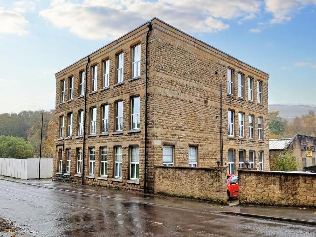 Flat for sale in Charlestown, Charlesworth