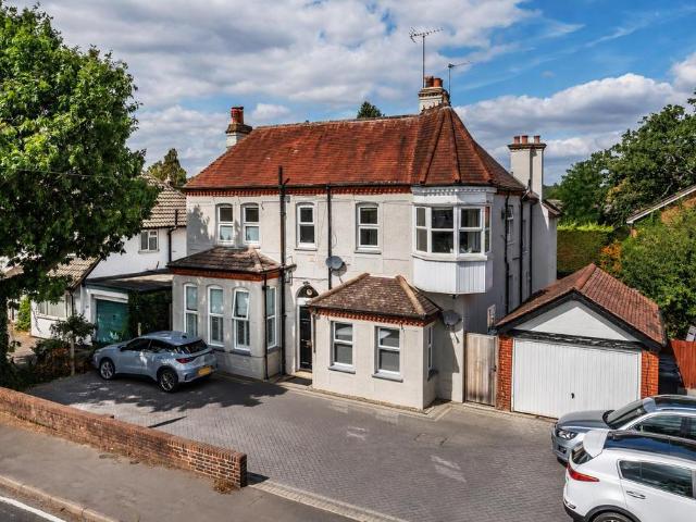 Flat for sale in Pachesham Park, Surrey