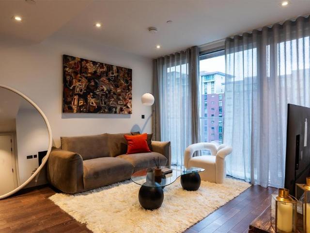Flat for sale in Nine Elms, Greater London