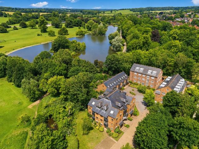 Flat for sale in St Albans, Five Acres
