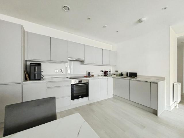 Flat for sale in Canning Town, Greater London