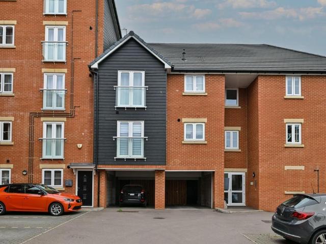 Flat for sale in St James' End, Northampton