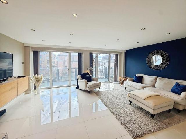 Flat for sale in West Yorkshire