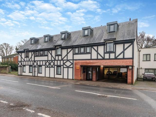 Flat for sale in Moneyhill, Batchworth