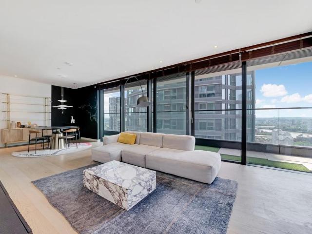 Flat for sale in London Borough of Tower Hamlets, Greater London