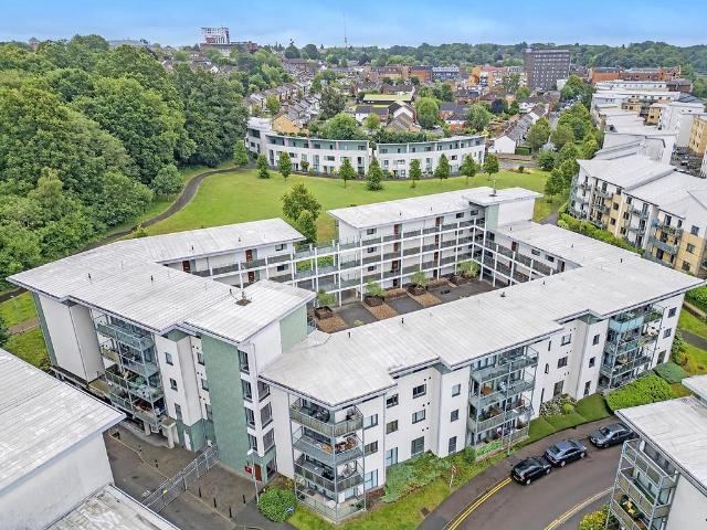 Flat for sale in Navestock Side, Essex