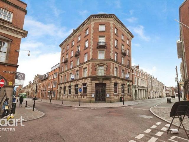 Flat for sale in Black Friars, Old Wharf
