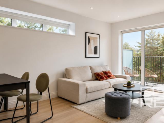 Flat for sale in London Borough of Ealing, Greater London
