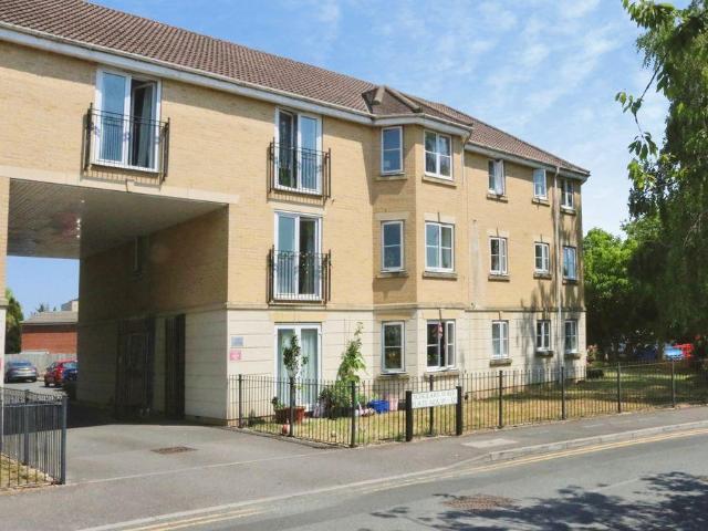 Flat for sale in Slough