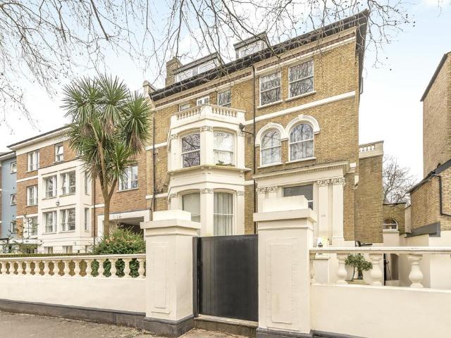Flat for sale in Highbury, Greater London