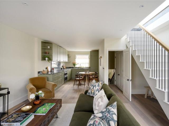 Flat for sale in Royal Borough of Kensington and Chelsea, Greater London