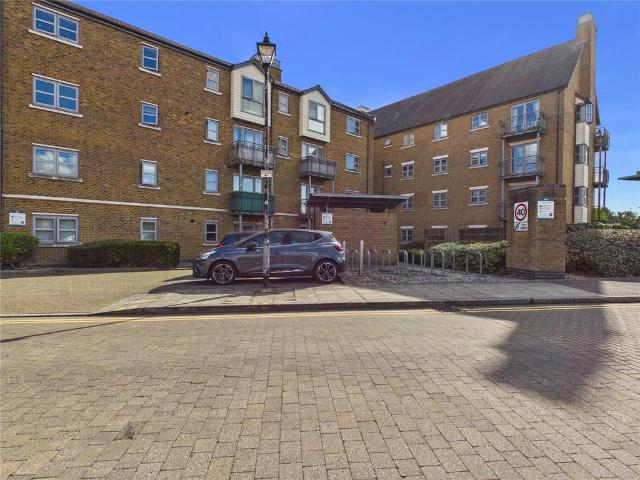 Flat for sale in Colchester, Essex