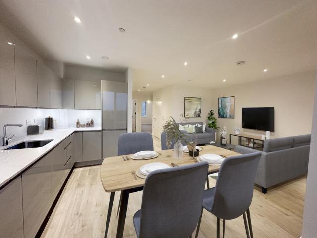 Flat for sale in Upper Edmonton, Greater London