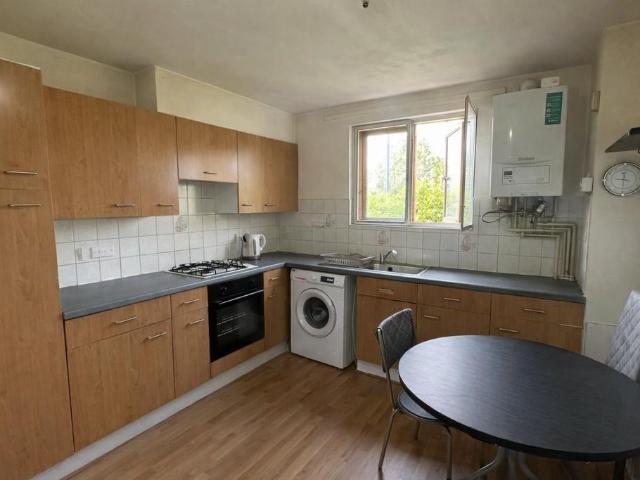 Flat for sale in London Borough of Ealing, Greater London